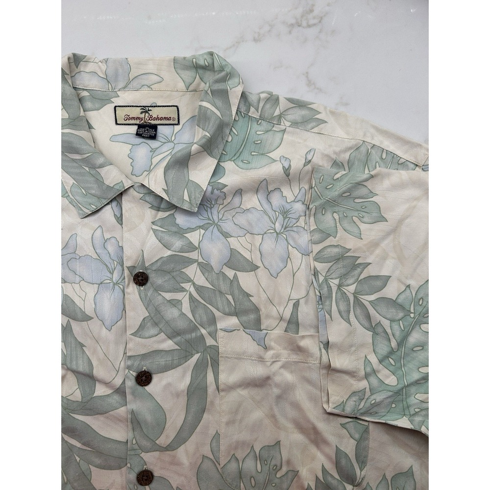 Tommy Bahama 100% Silk Button Up Front Shirt Short Sleeve‎ Floral Tree Patterned